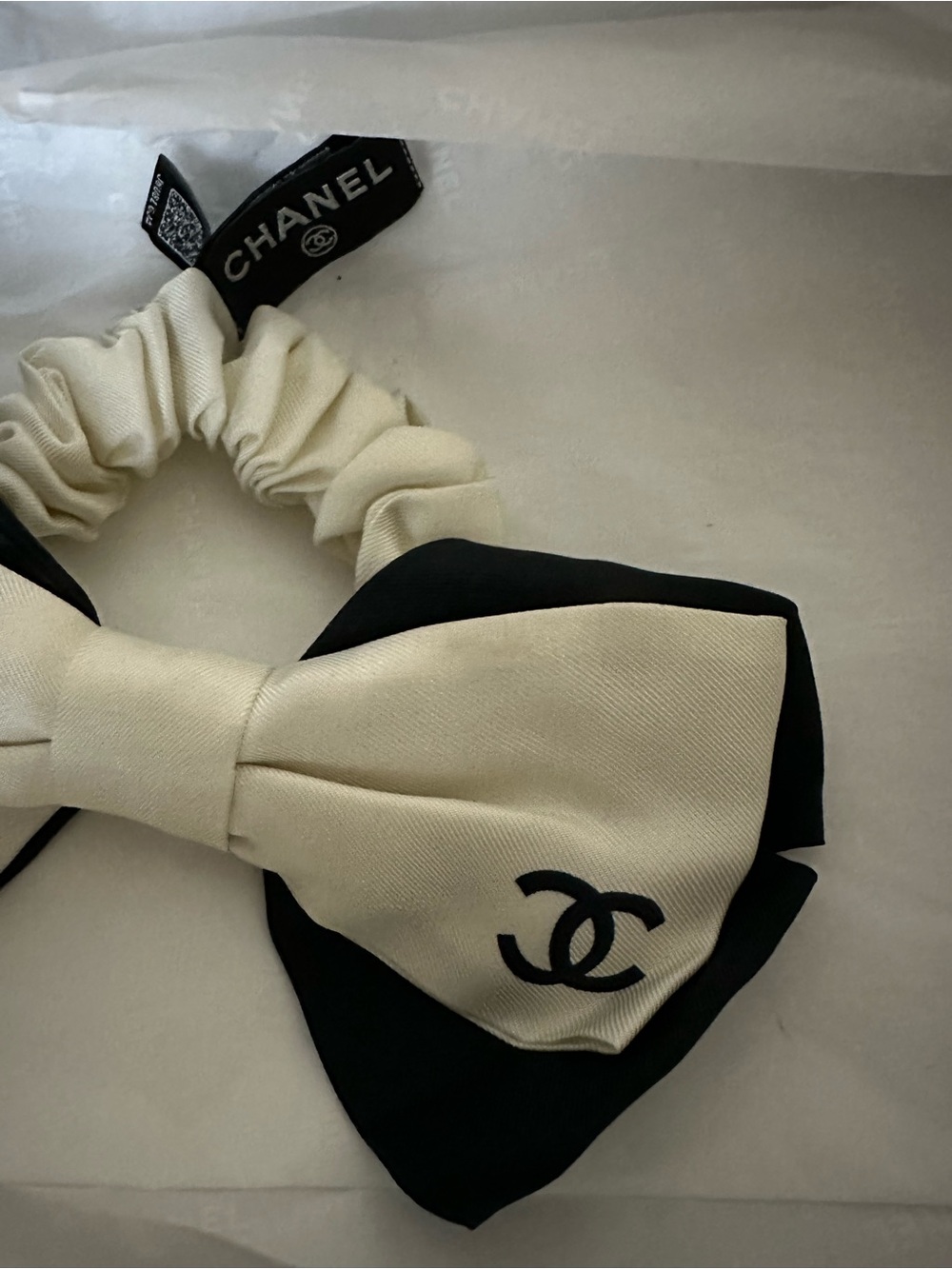 CHANEL Black & Ivory Two-Tone Bow Scrunchie - Picture 9 of 16